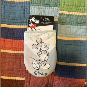 Disney Mickey Mouse oven mitts- NWT